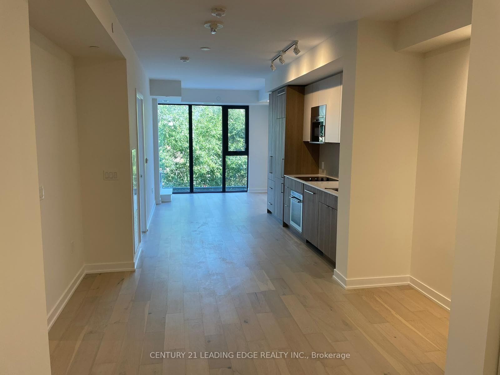 840 St Clair Avenue Unit 401 photo 5
