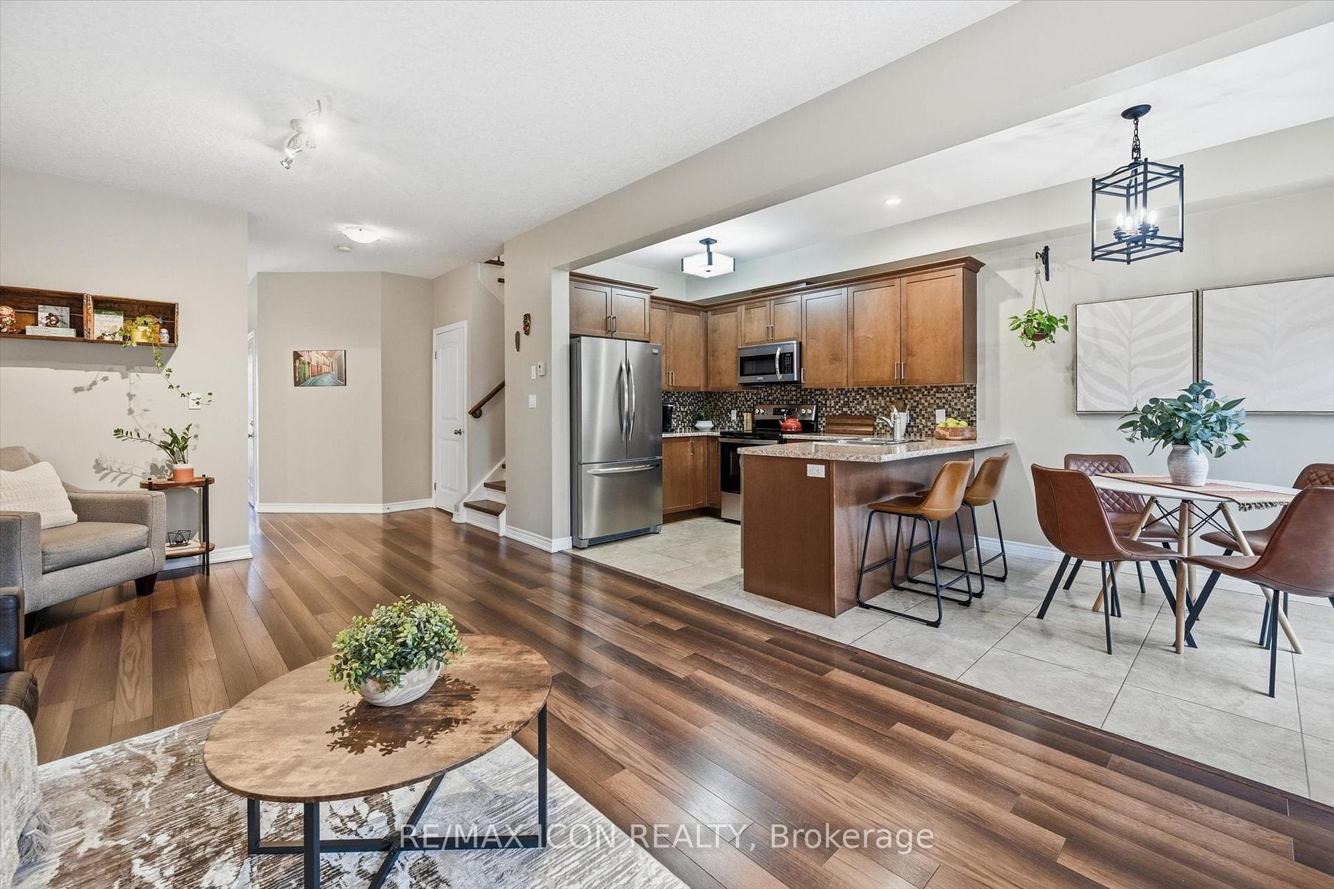 64 Springvalley Crescent photo 12
