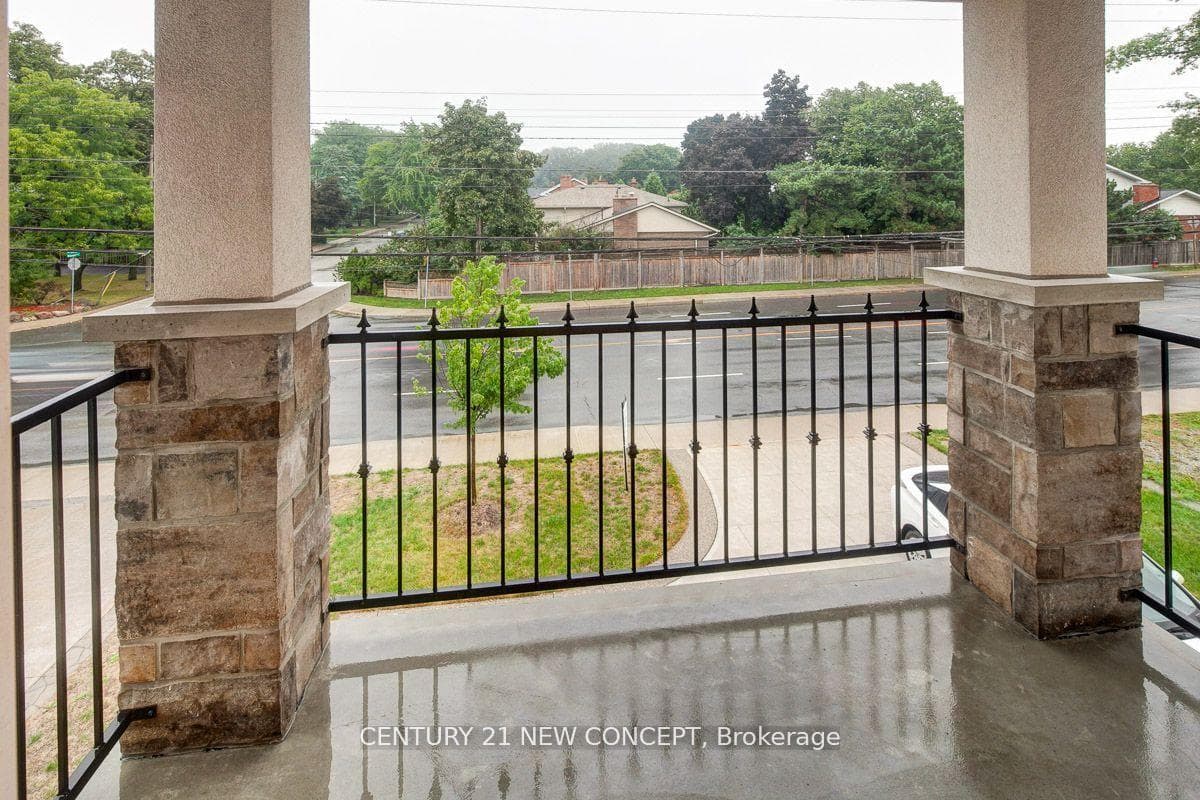 678 Garth Street photo 23