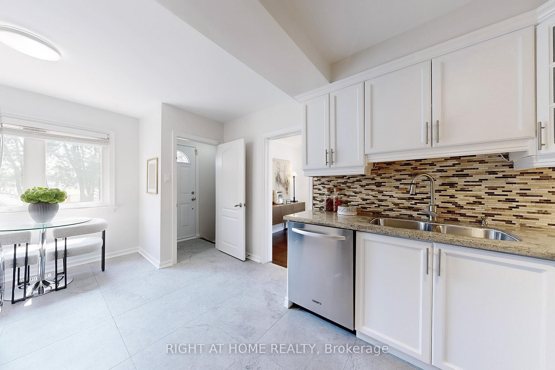 57 Wyndcliff Crescent photo 16