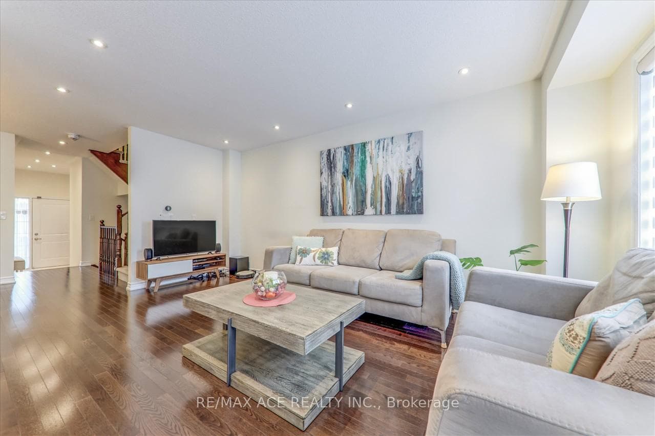 2486 Steeplechase Street photo 12
