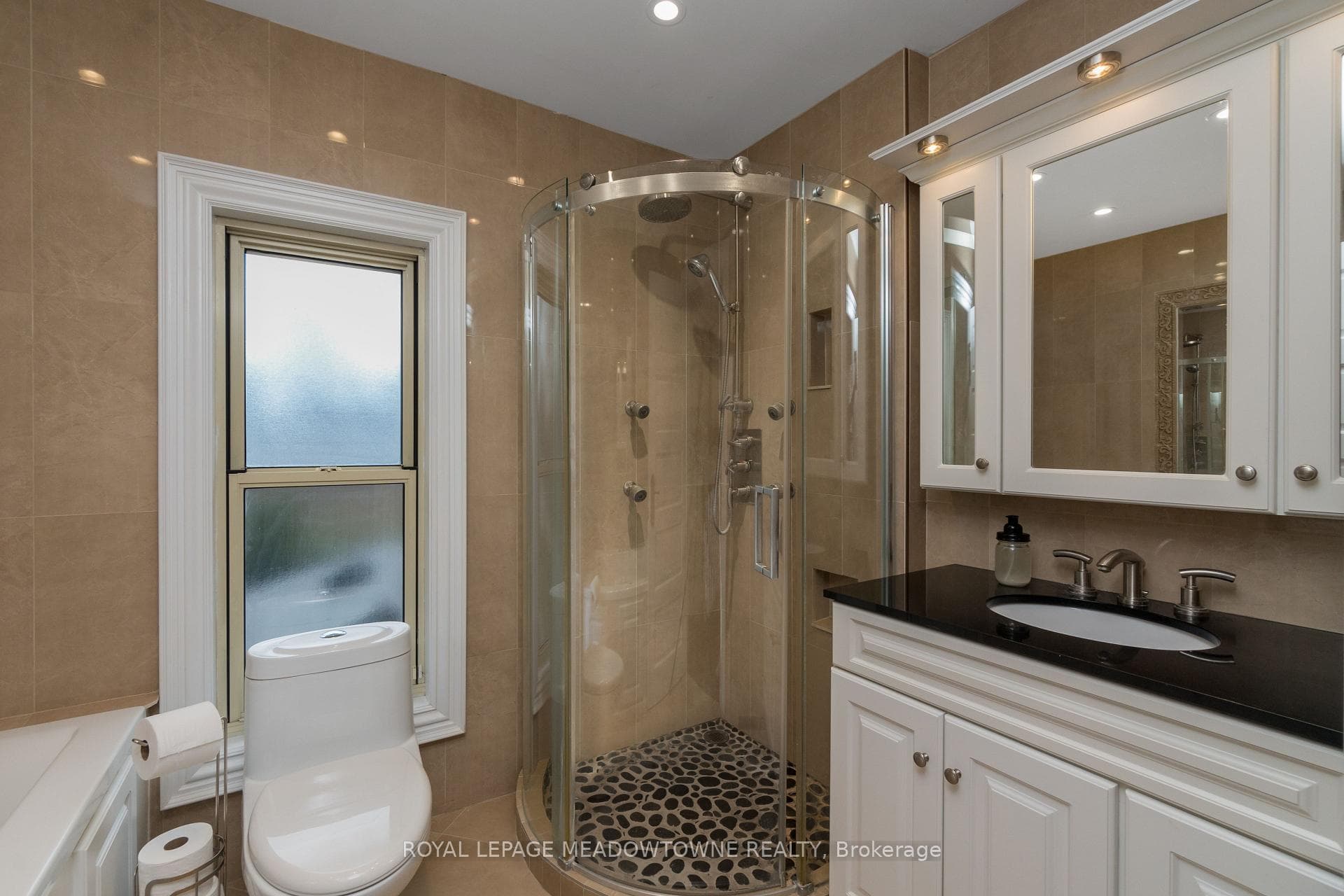 77 Guelph Street photo 21