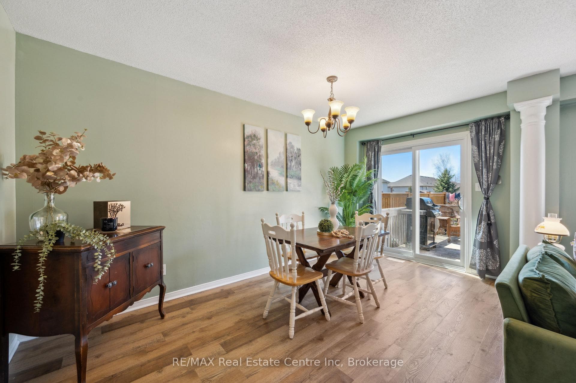 146 Lee Street photo 9