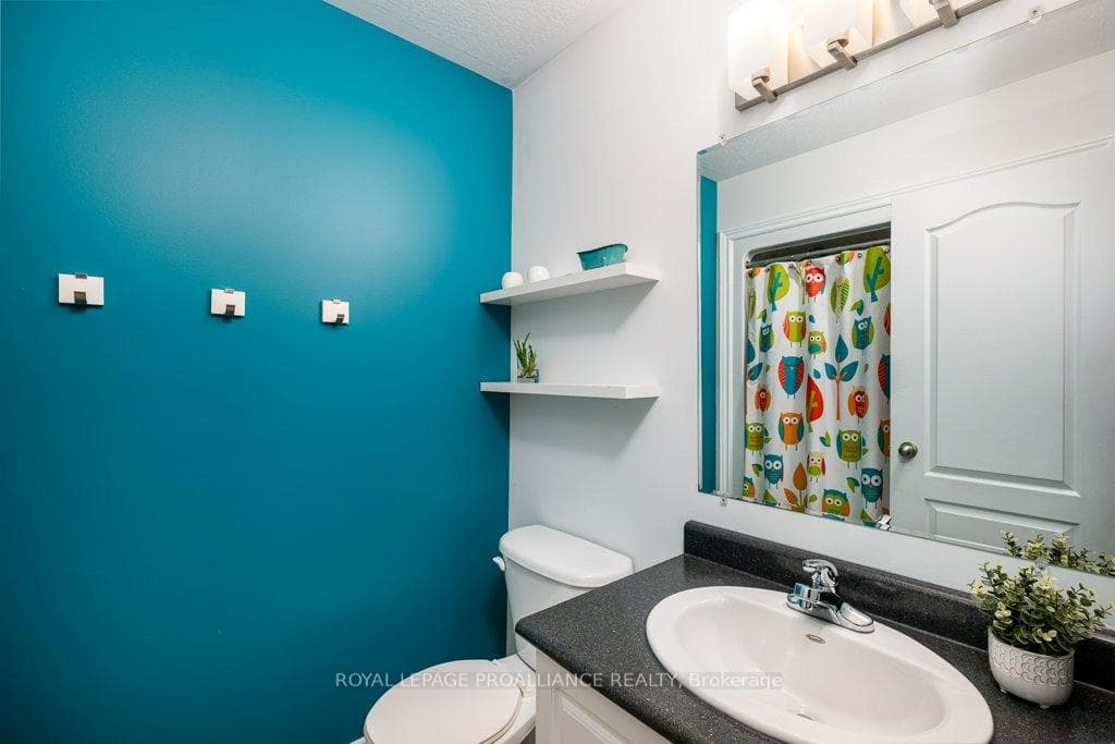 Main floor 4 piece bathroom
