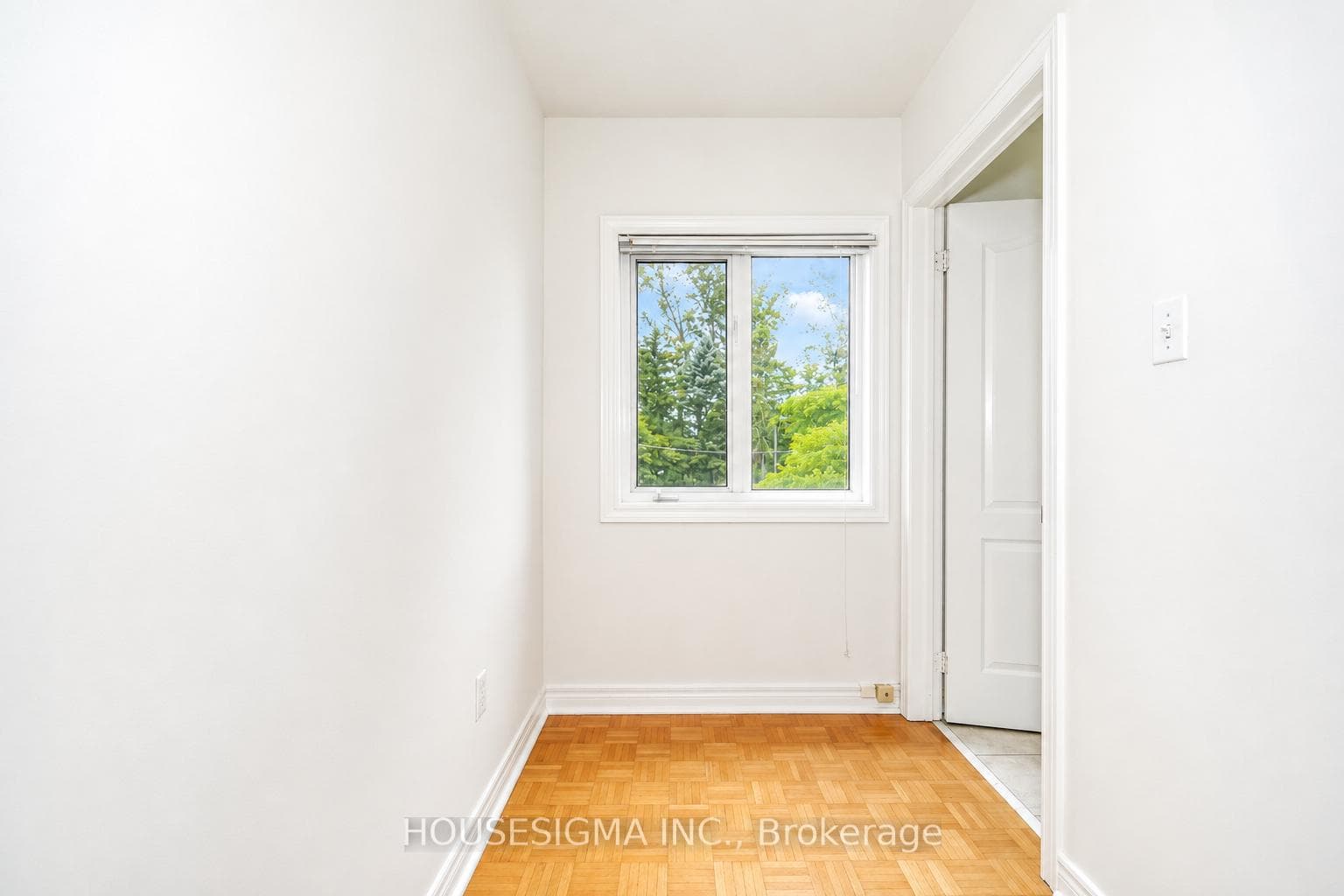 266 Royalpark Way photo 20