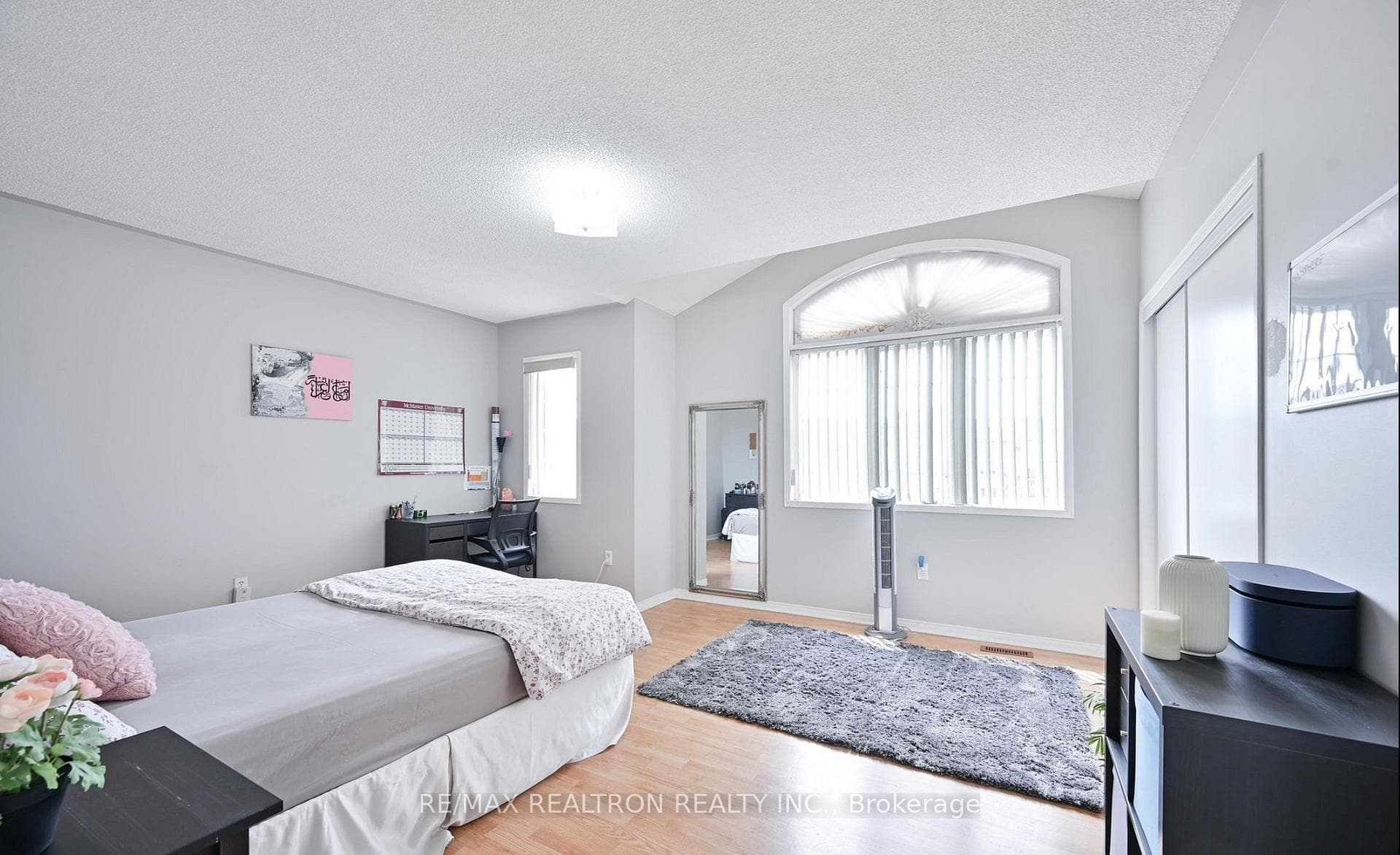 61 Fallstar Crescent photo 11