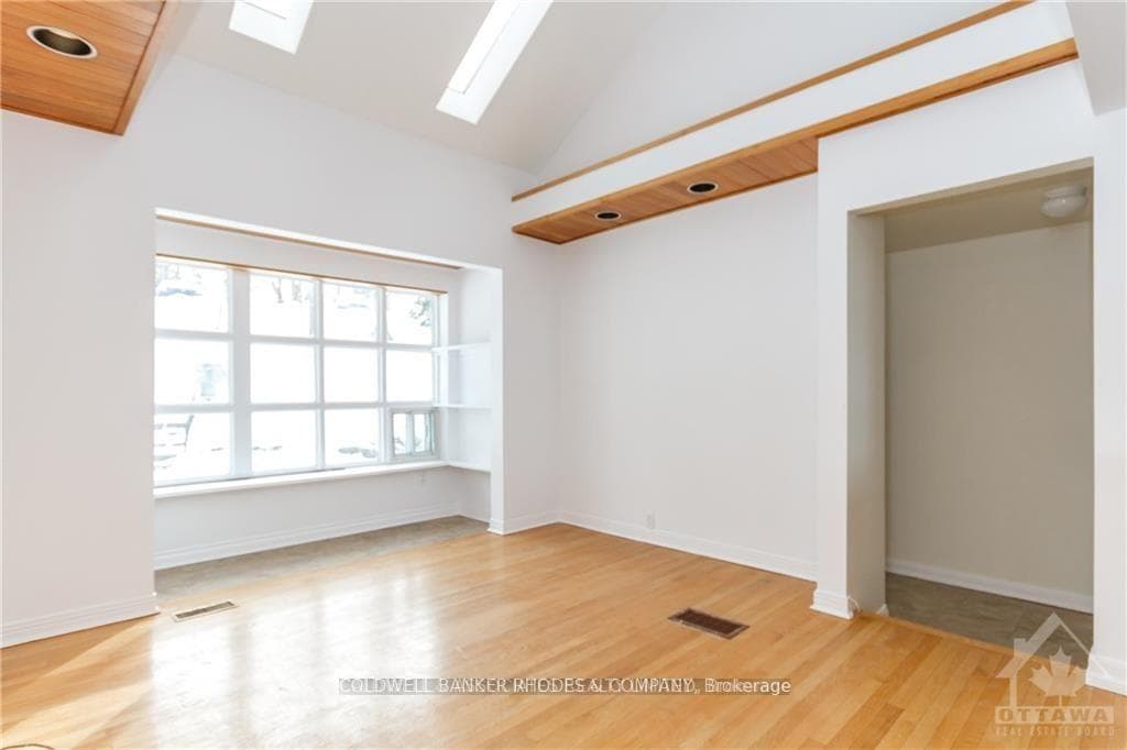 211 Rockcliffe Road photo 20