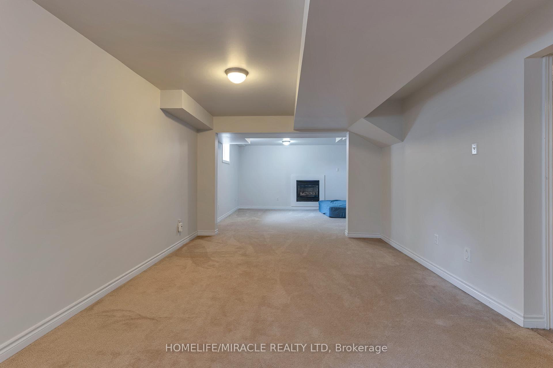 2299 Glazebrook Circle photo 4