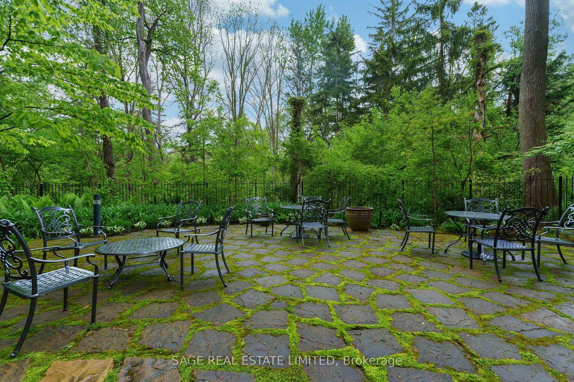 7071 Bayview Avenue Unit 211 photo 37