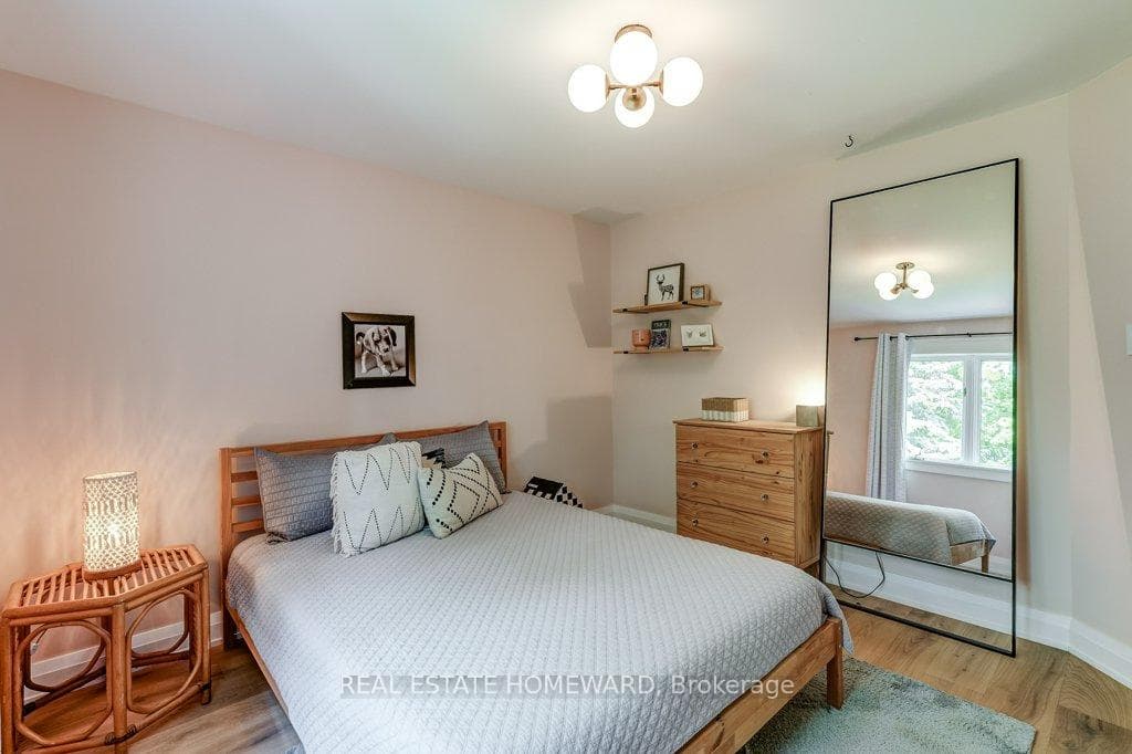 98 Woodview Drive photo 35