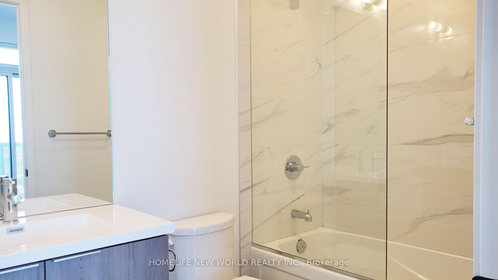 8 Interchange Way Unit 4706 photo 14