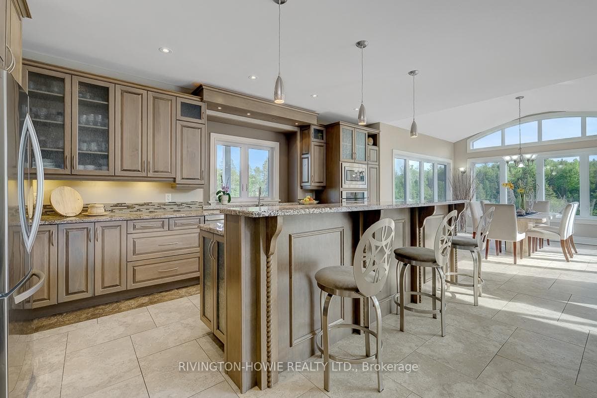 Large island for visiting or casual meals