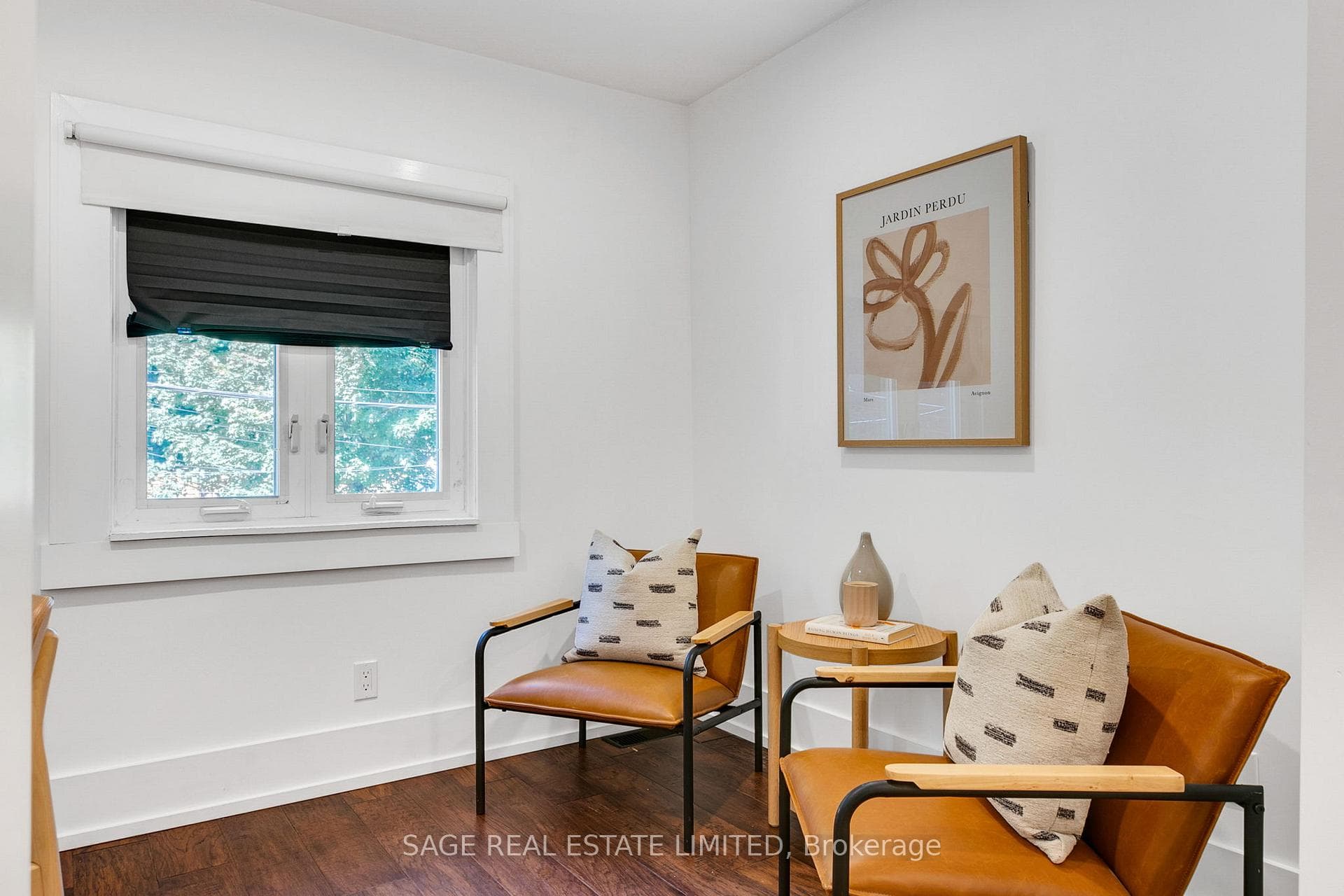 278 Hastings Avenue photo 34