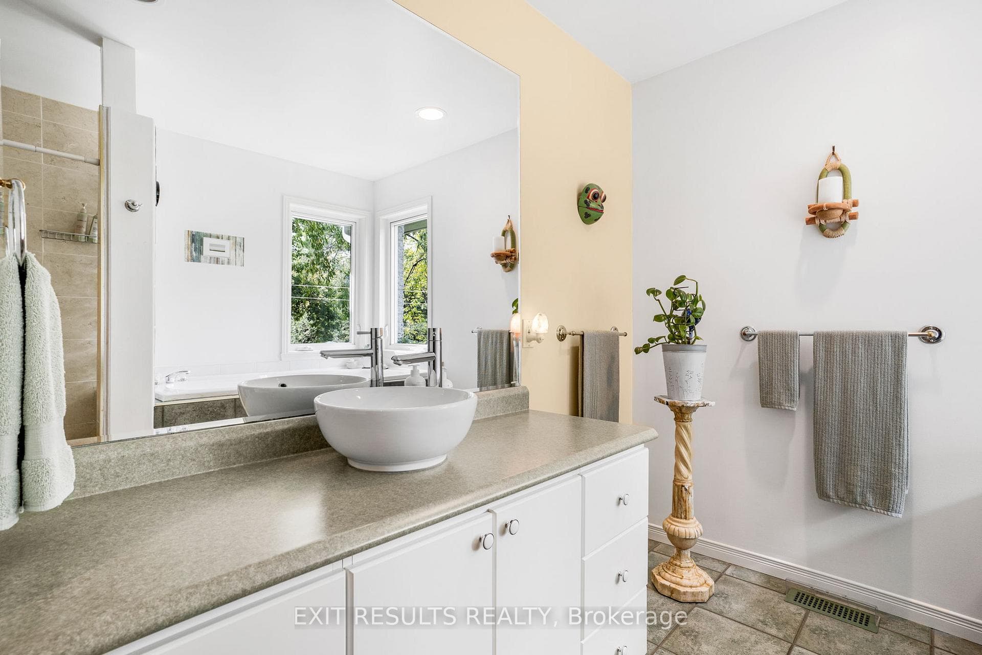 17568 Island Road photo 17