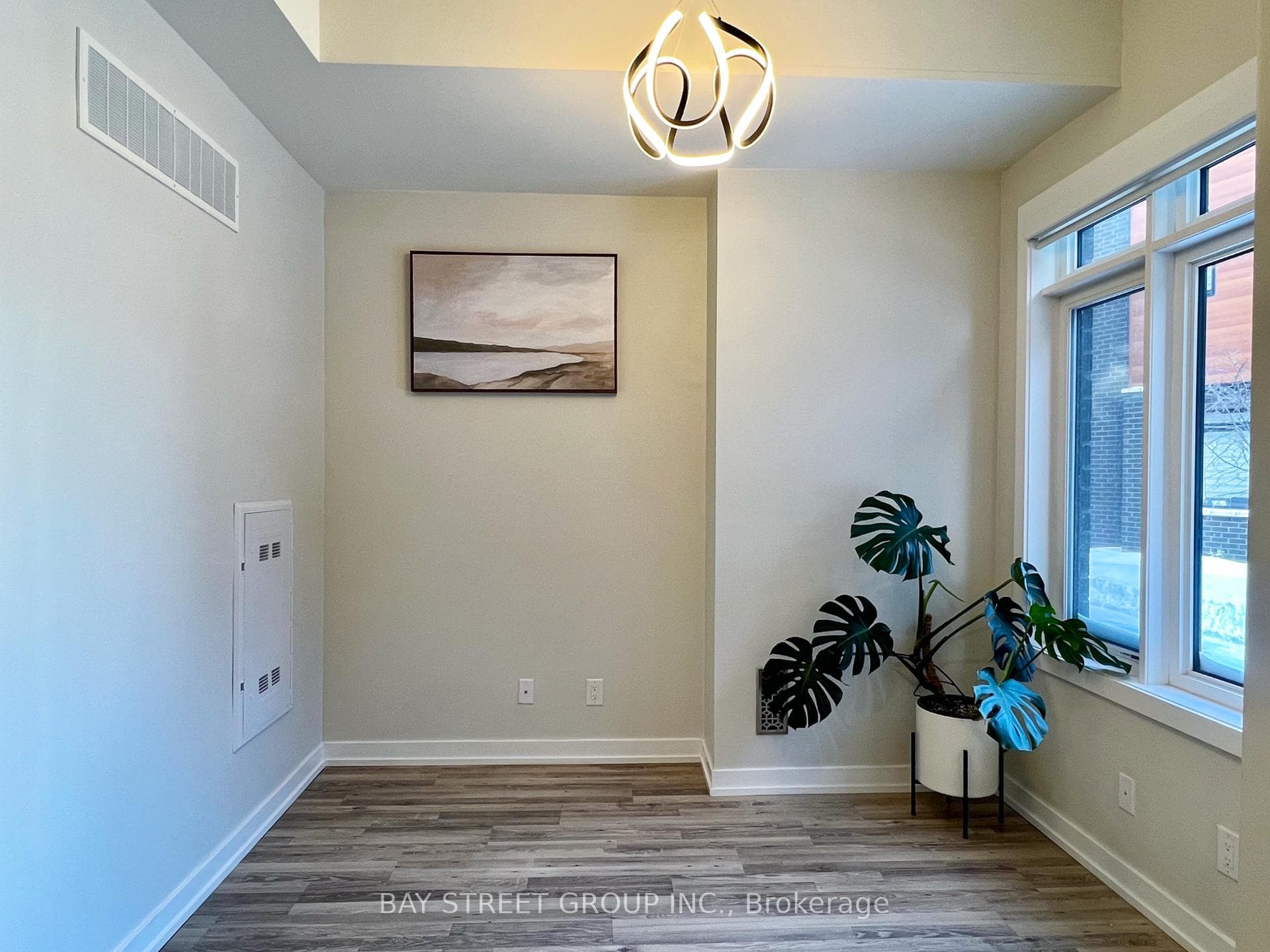 370 Red Maple Road Unit 13 photo 3