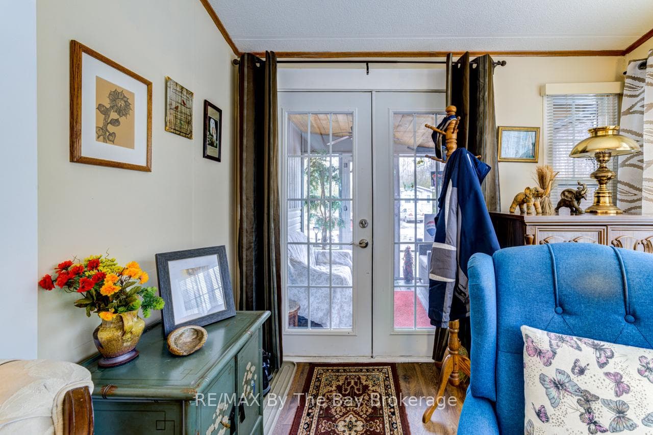 23 PRINCE CHARLES Avenue photo 5