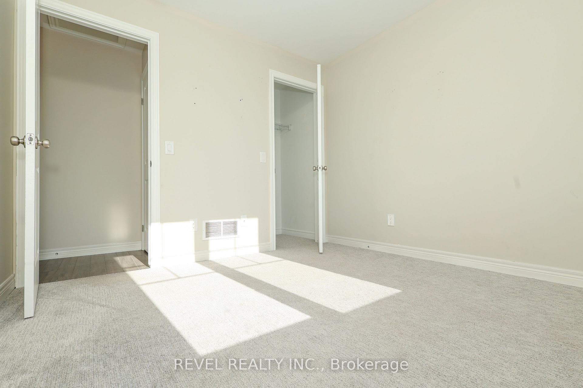 8 Damude Avenue photo 22