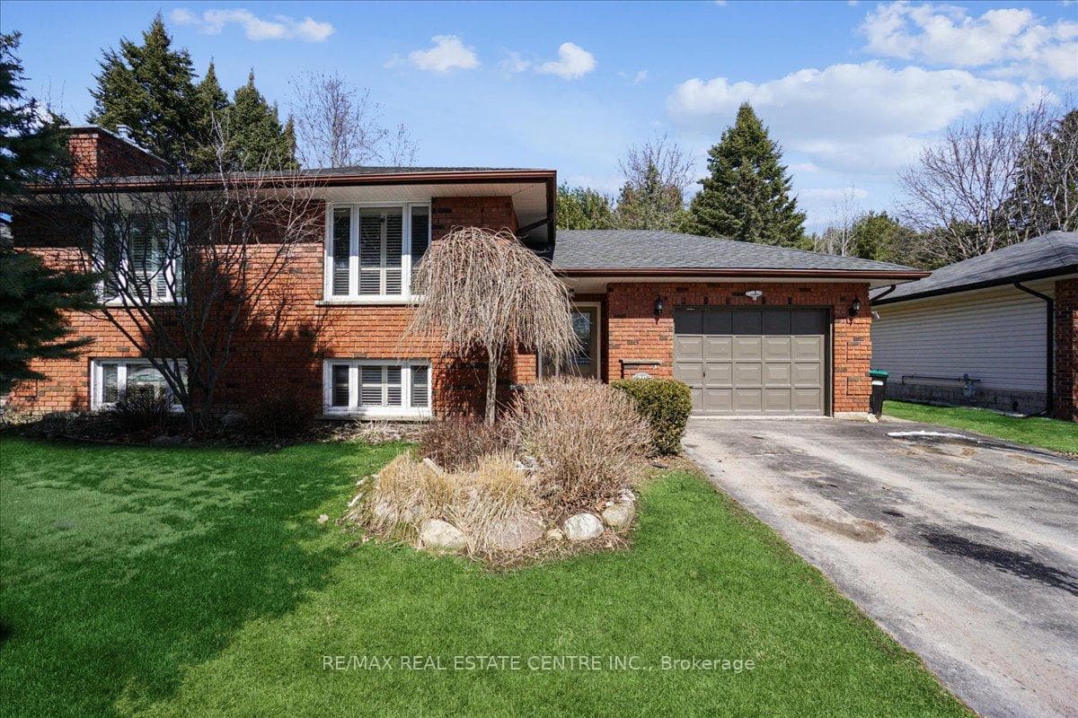 30 JARDINE Crescent photo 1
