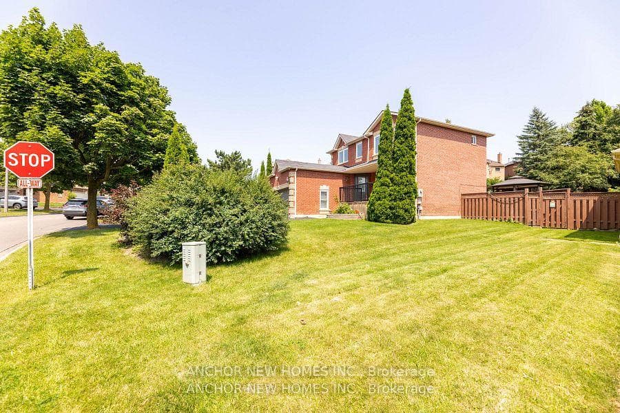 55 Meekings Drive photo 4