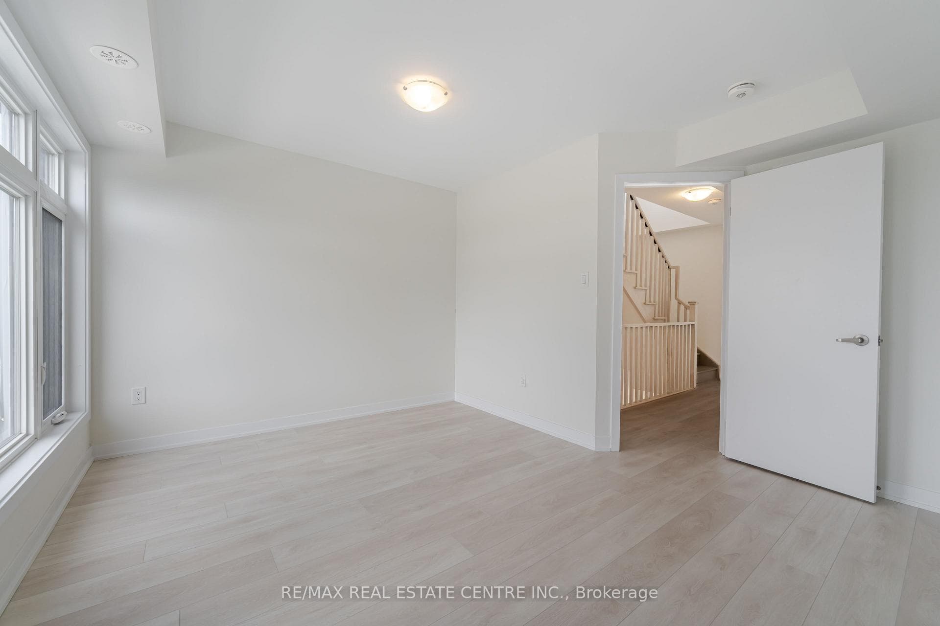 1865 Pickering Parkway Unit 1102 photo 22