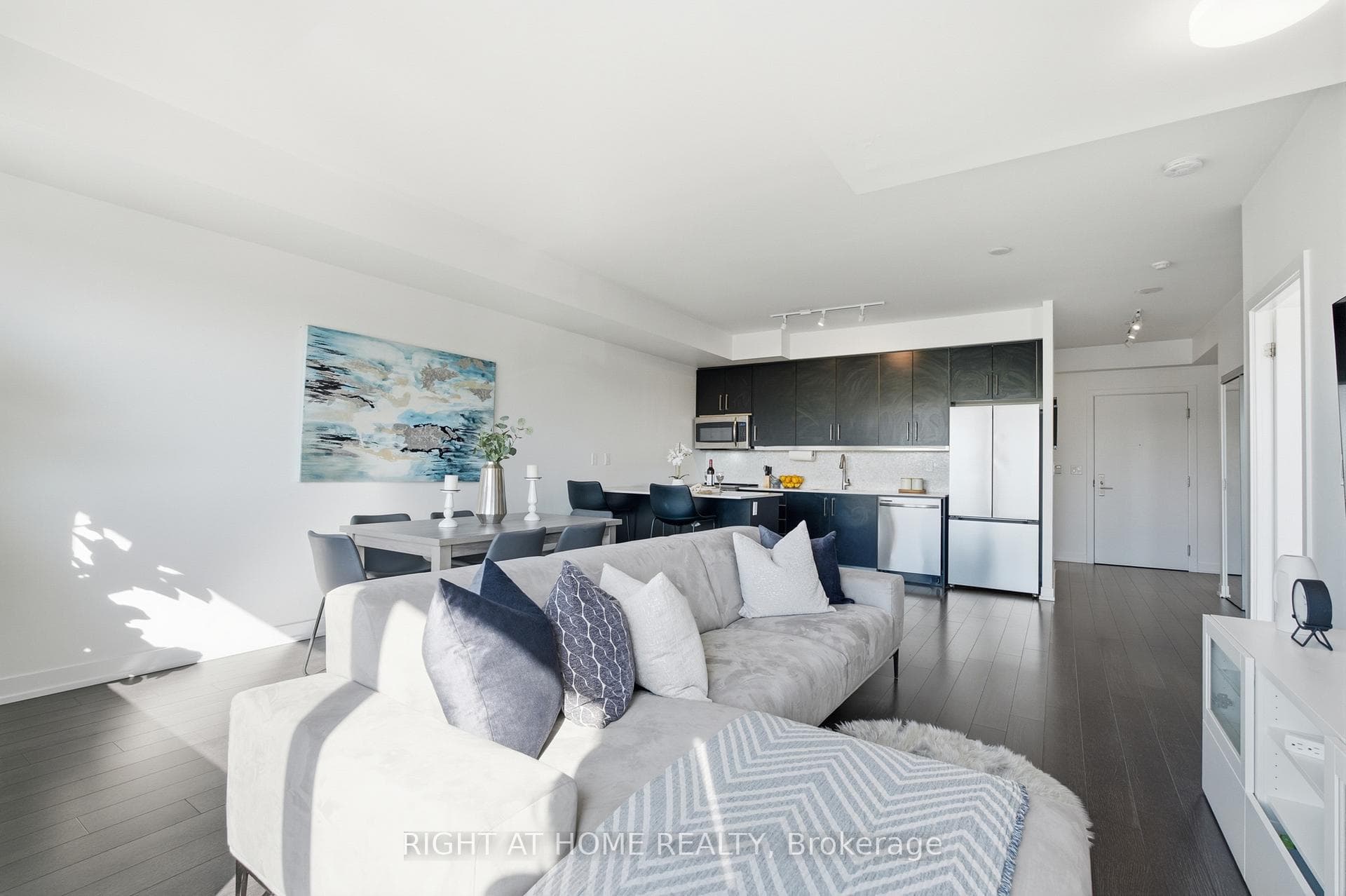 5101 Dundas Street Unit 411 photo 7