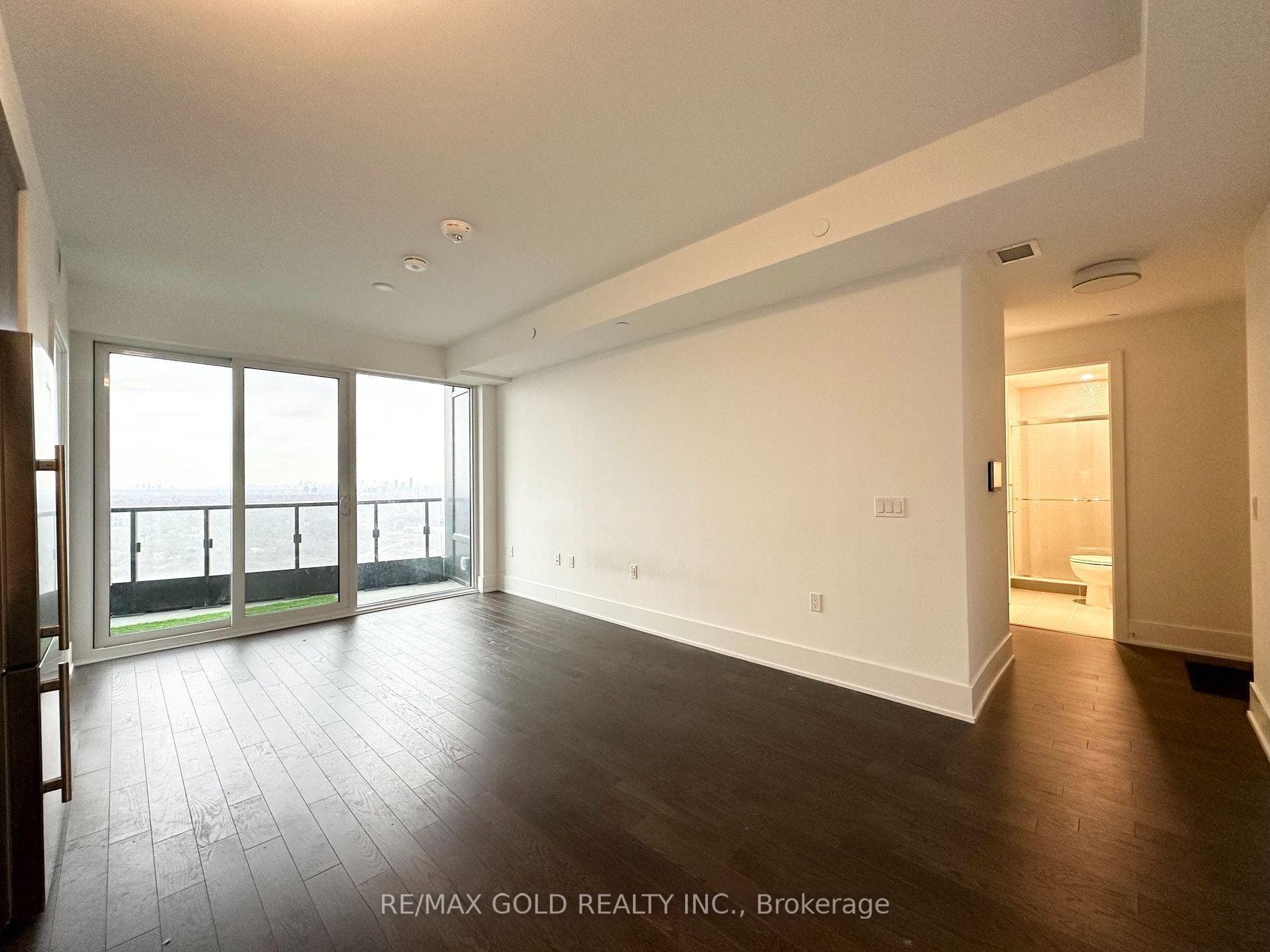 585 Bloor Street Unit 3515 photo 8