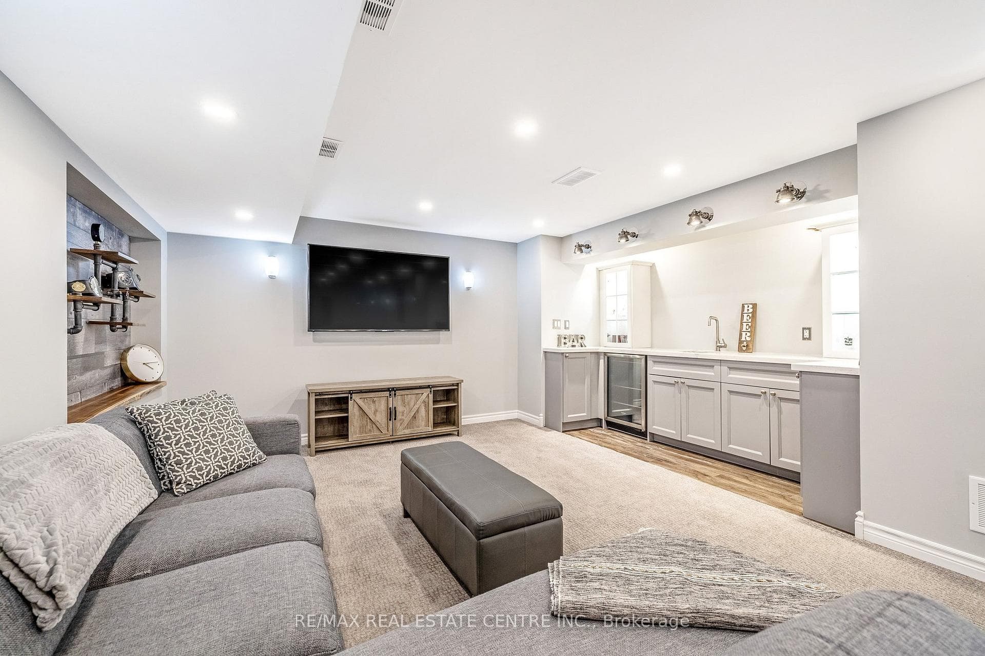 823 Biggar Heights photo 40