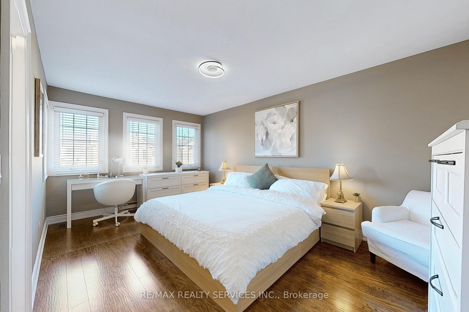 38 Heathcliffe Square photo 20