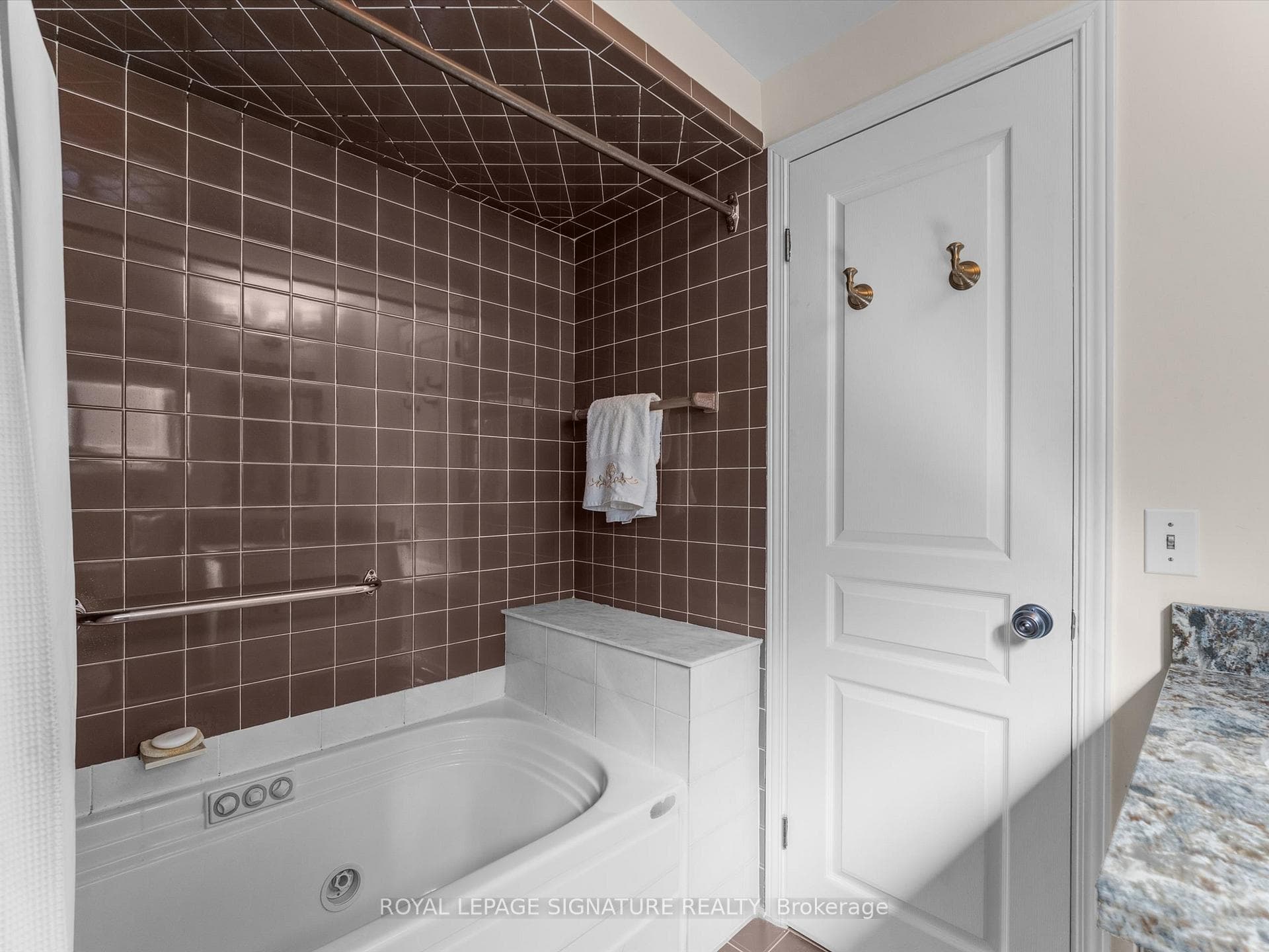 3665 Avondale Avenue photo 33