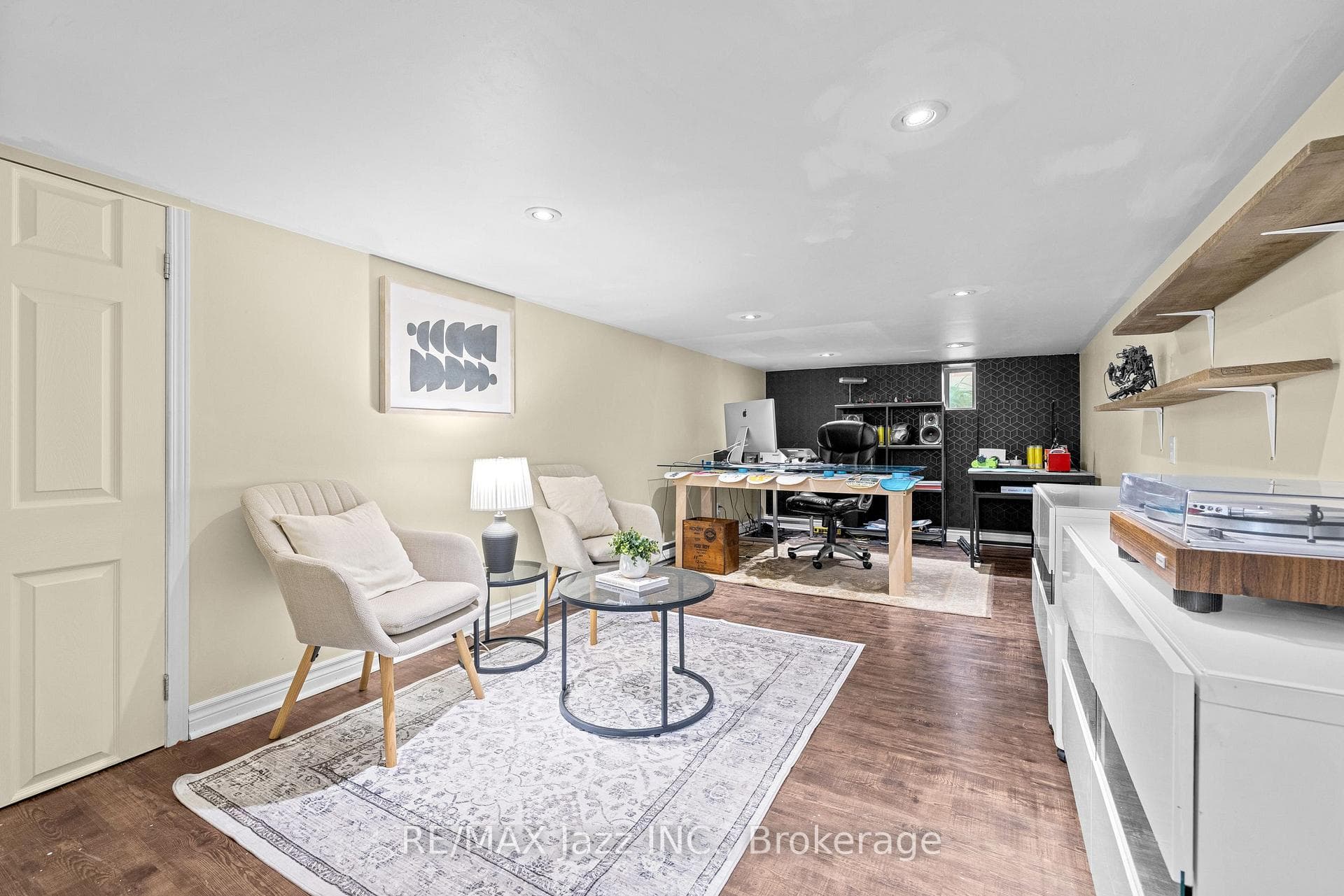 477 Masson Street photo 40