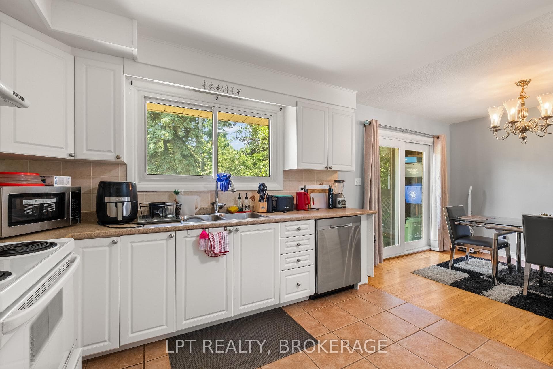 14 Herchmer Crescent photo 12
