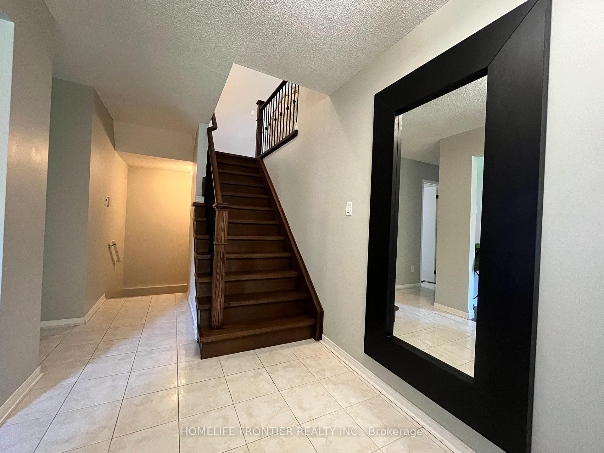 36 Tamara Drive photo 4