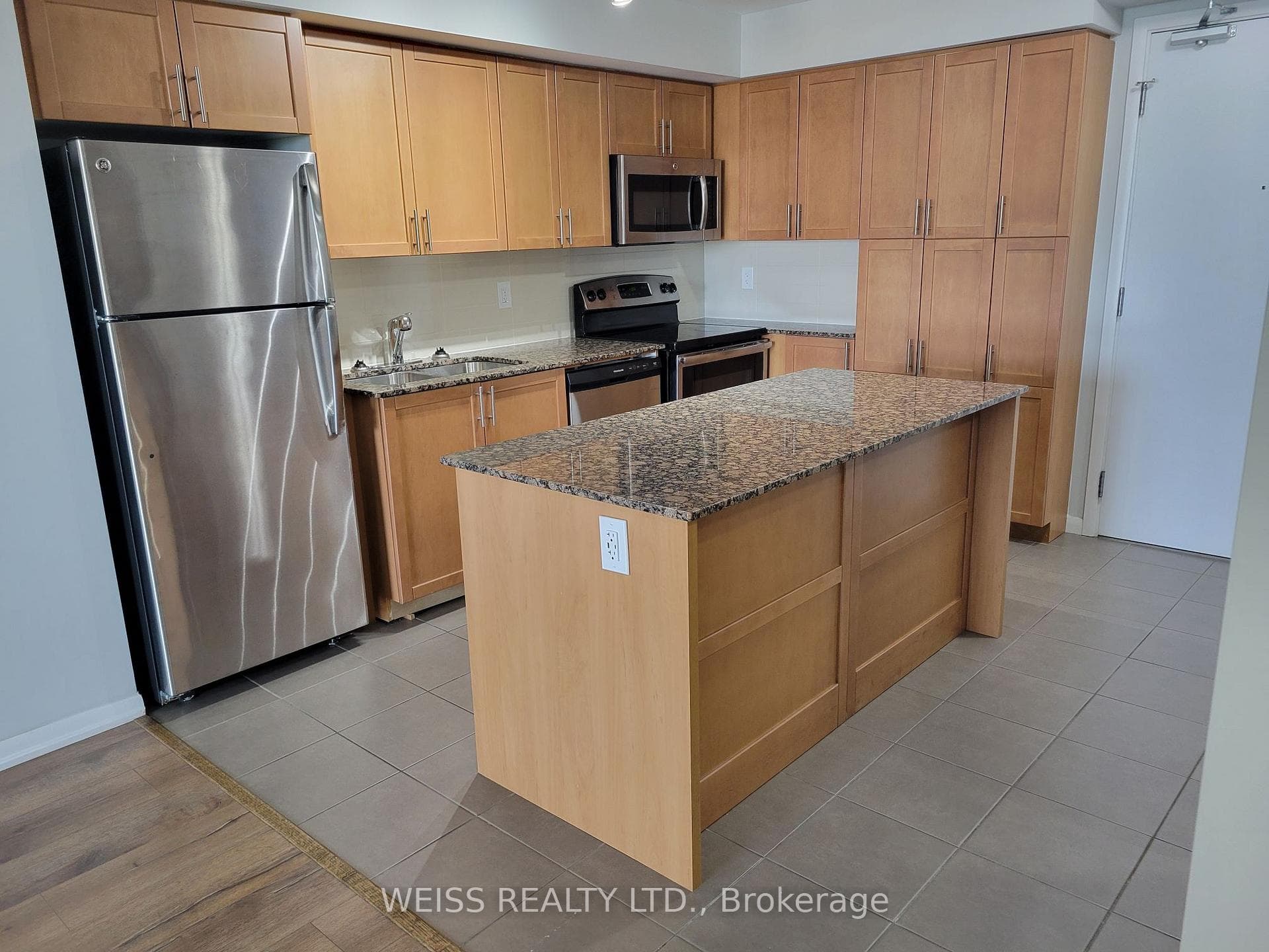 830 Lawrence Avenue Unit 502 photo 6