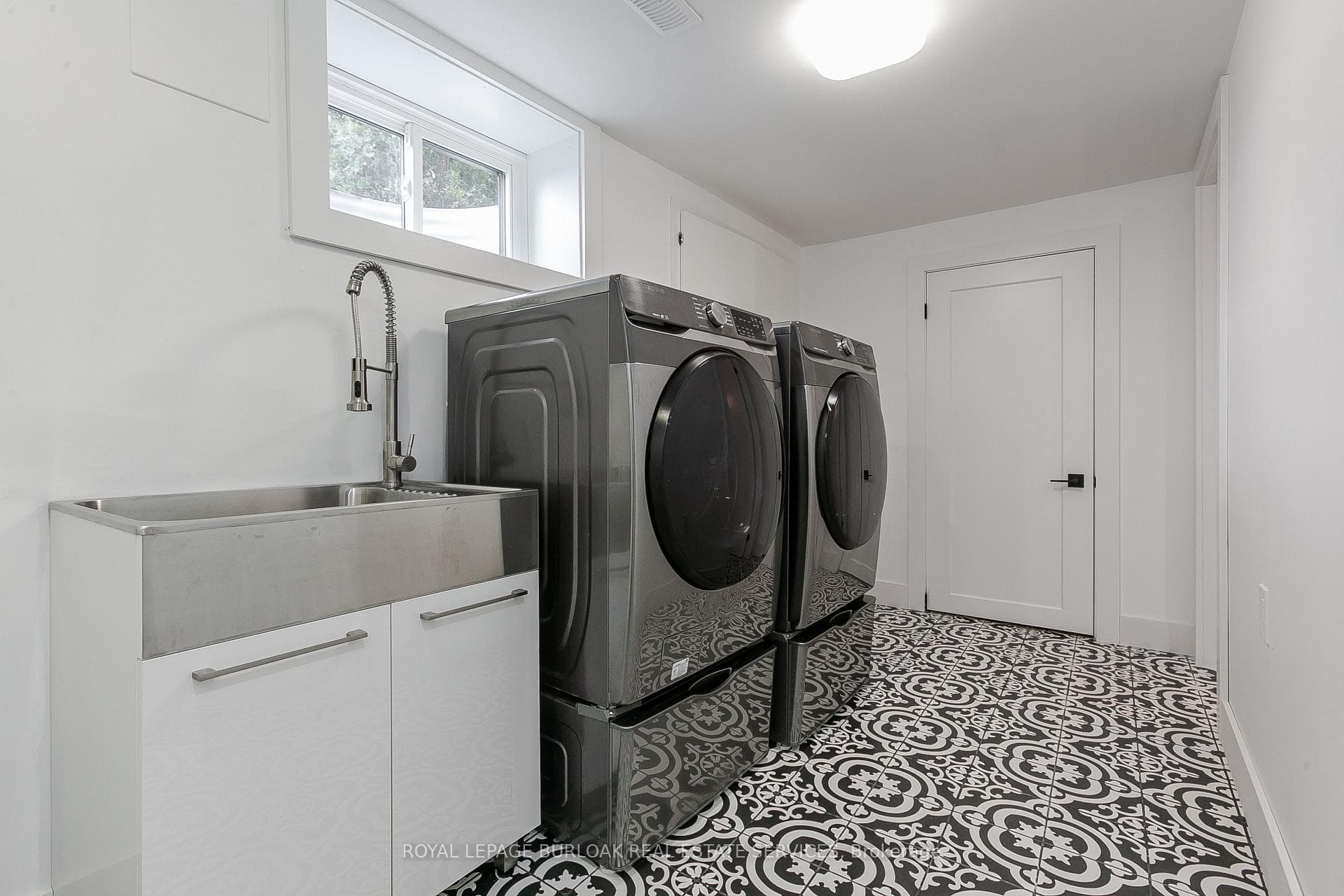 417 Strathcona Drive photo 26