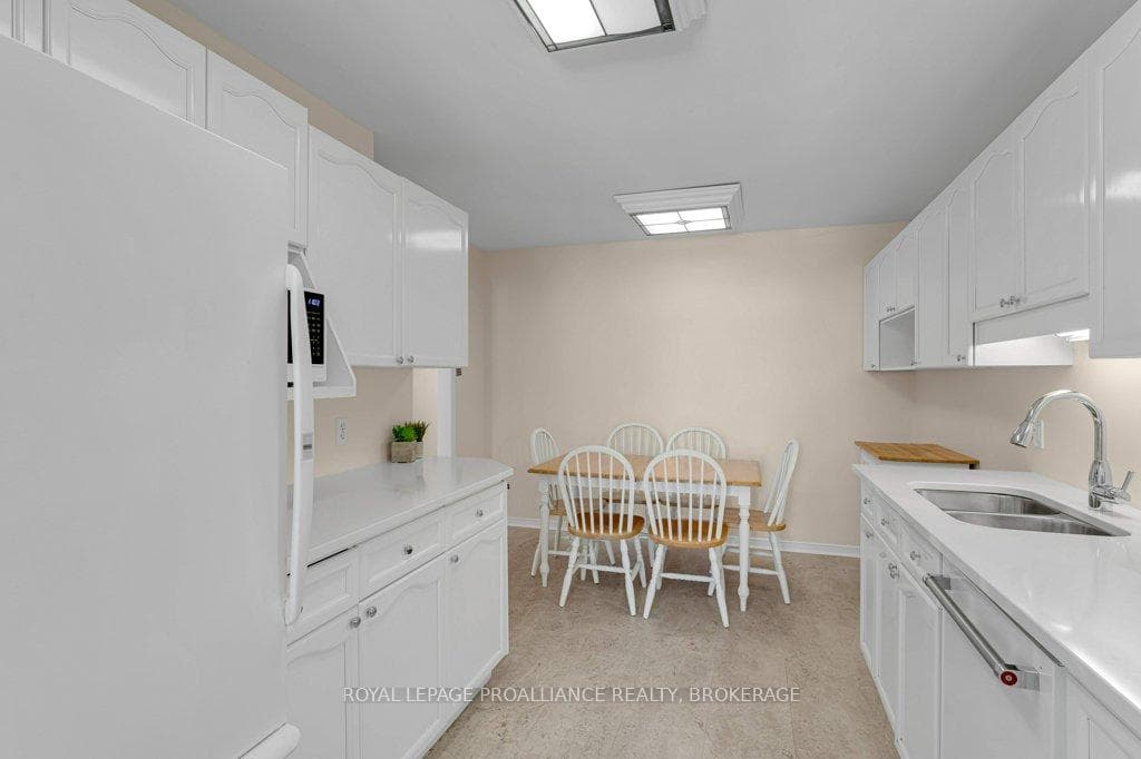 660 Roosevelt Drive photo 16