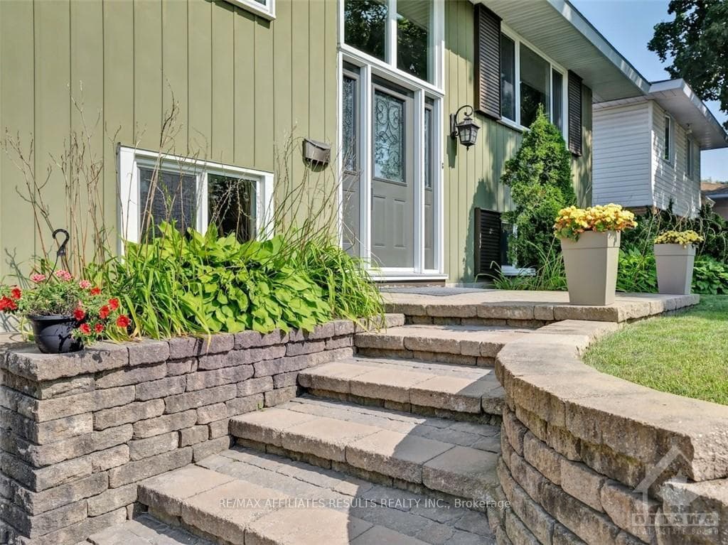 1247 MCWATTERS Road photo 2