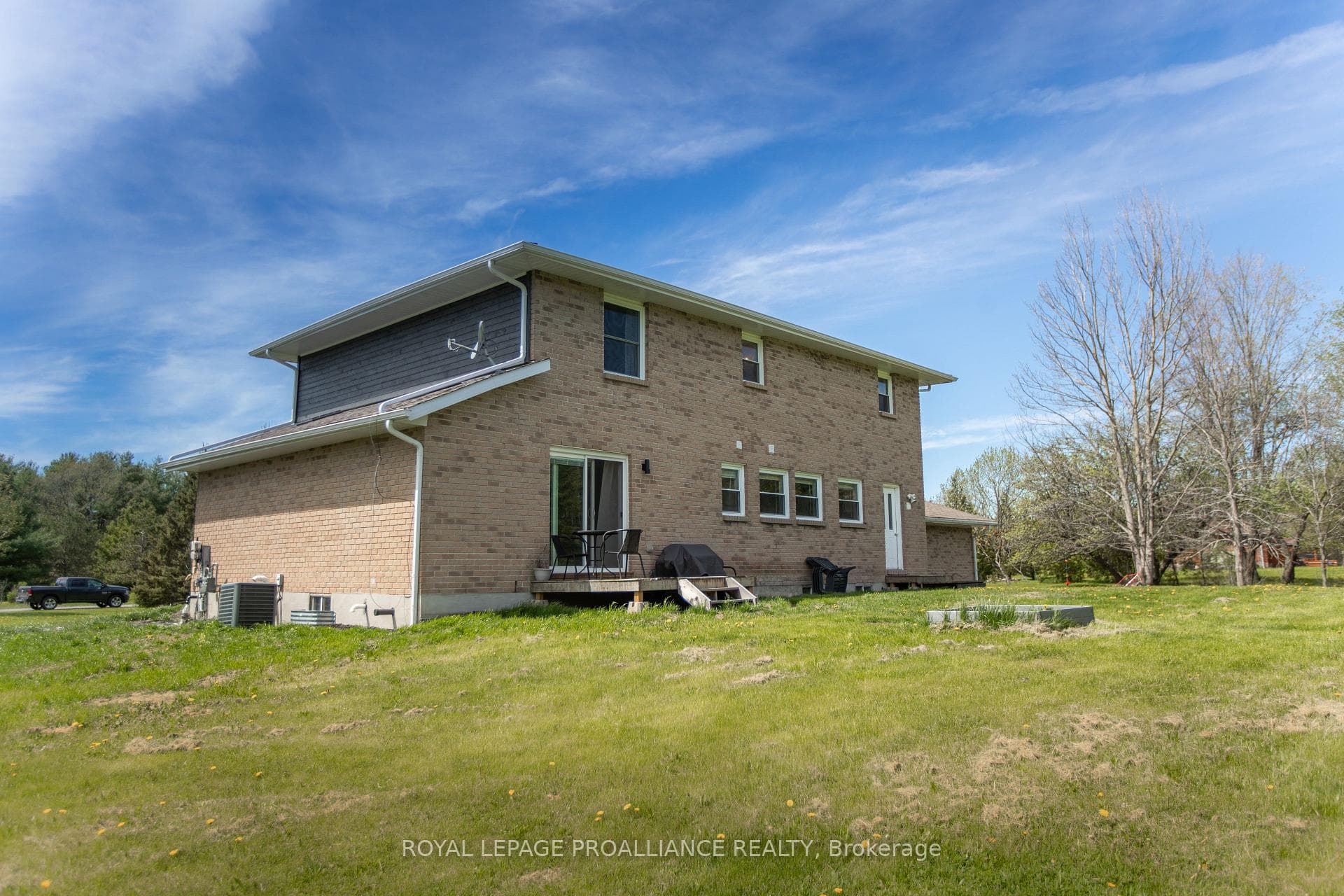 2130 Arne Crescent photo 37