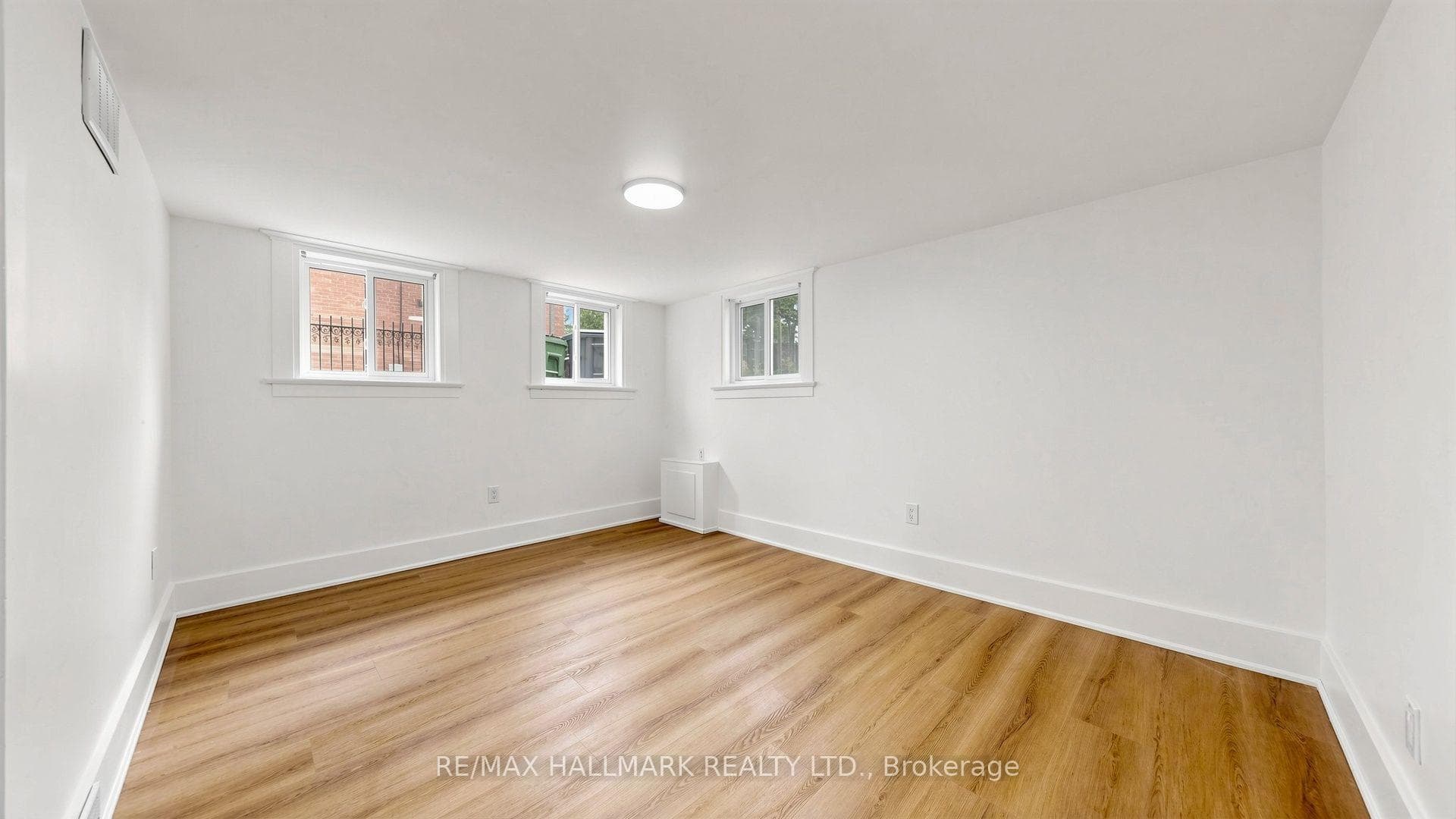 57 Humberside Avenue Unit Lower Level photo 3