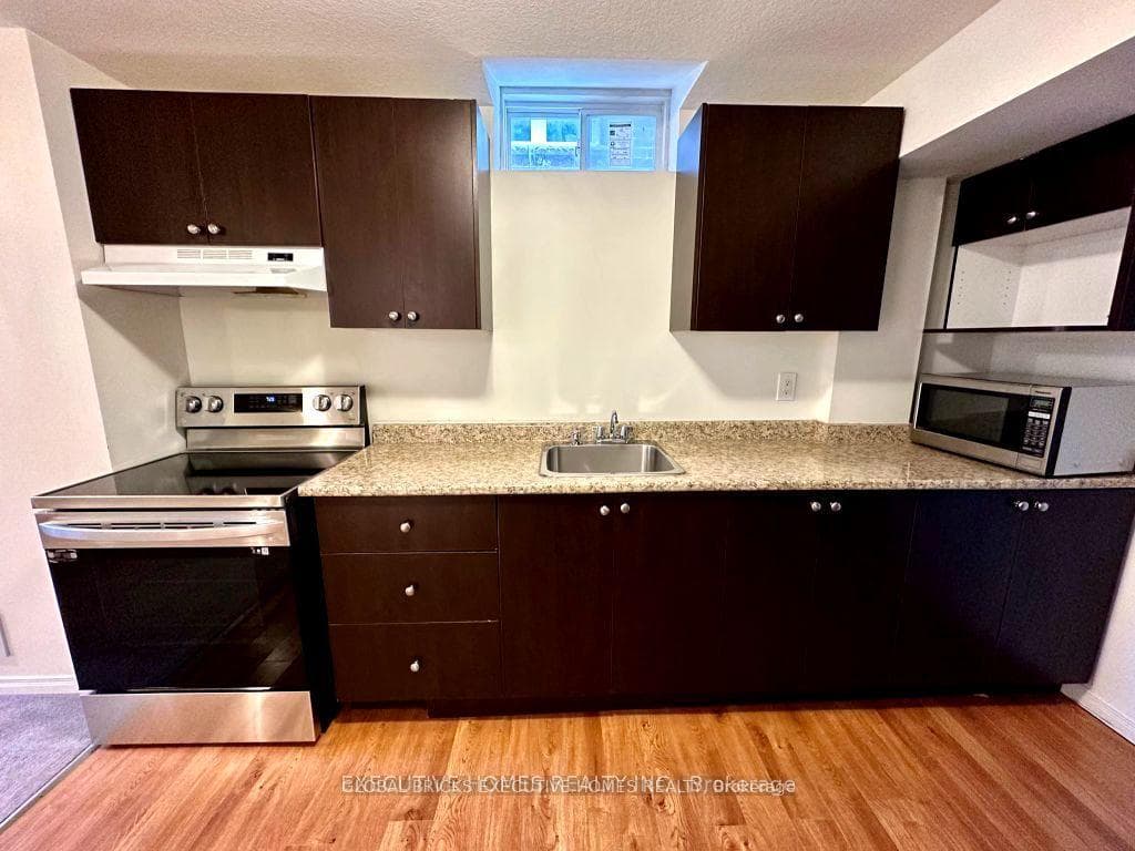 103 Baffin Crescent photo 5