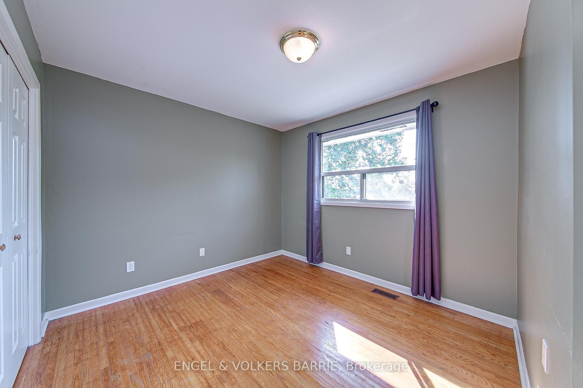 144 Cundles Road photo 18