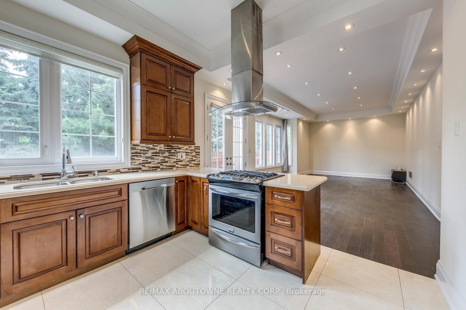 319 Holmes Avenue photo 15