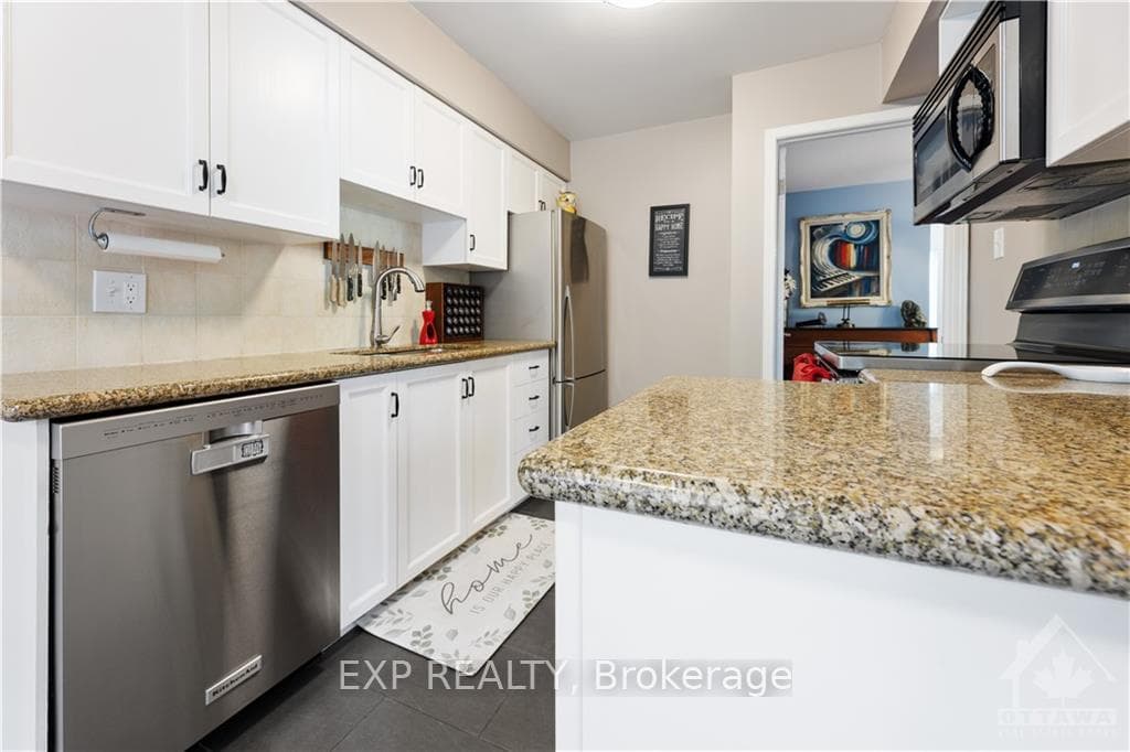 98 WATERTON Crescent photo 7