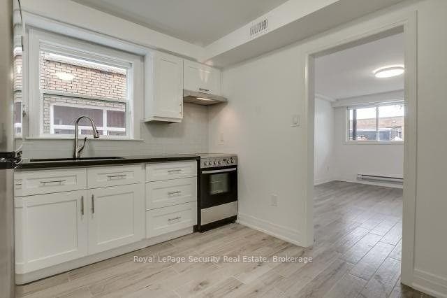 148 Portland Street Unit Lower photo 2
