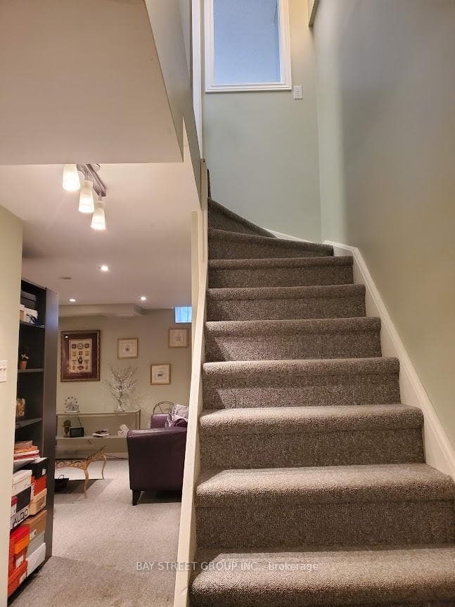 658 Macnab Gate photo 31