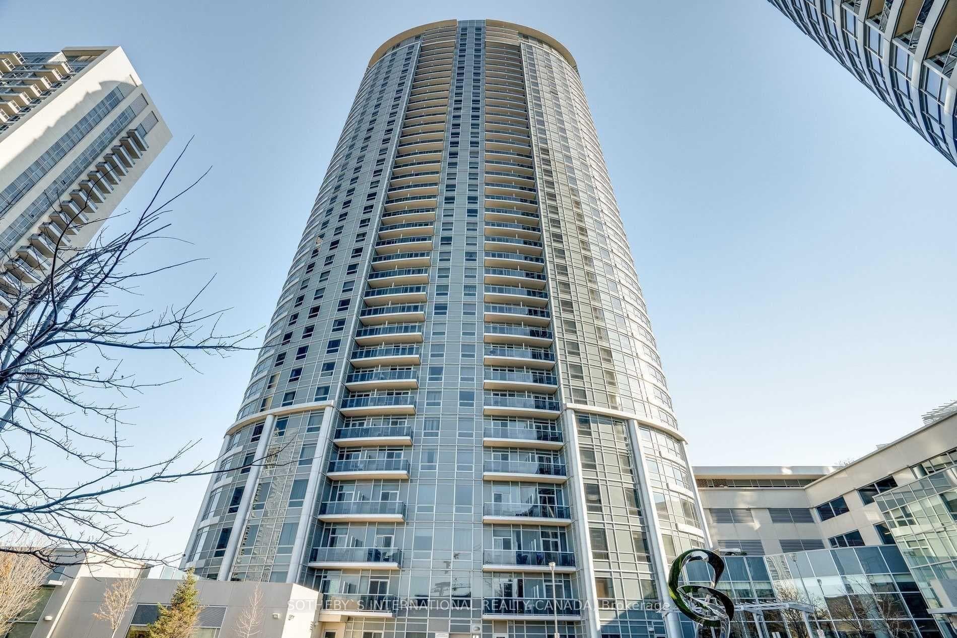 135 Village Green Square Unit 3820 photo 1
