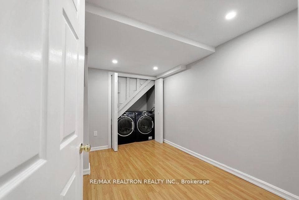 28 Hartwell Way Unit 2 Bed Basement photo 21