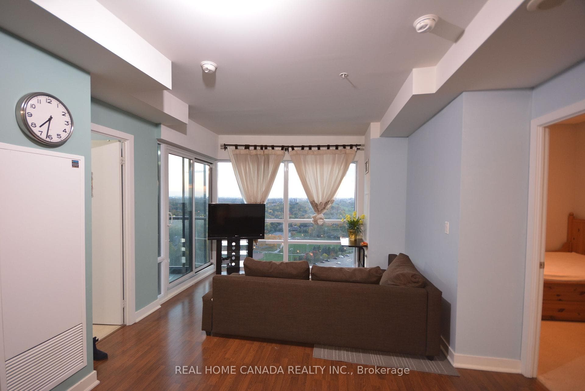 5740 Yonge Street Unit 2202 photo 3