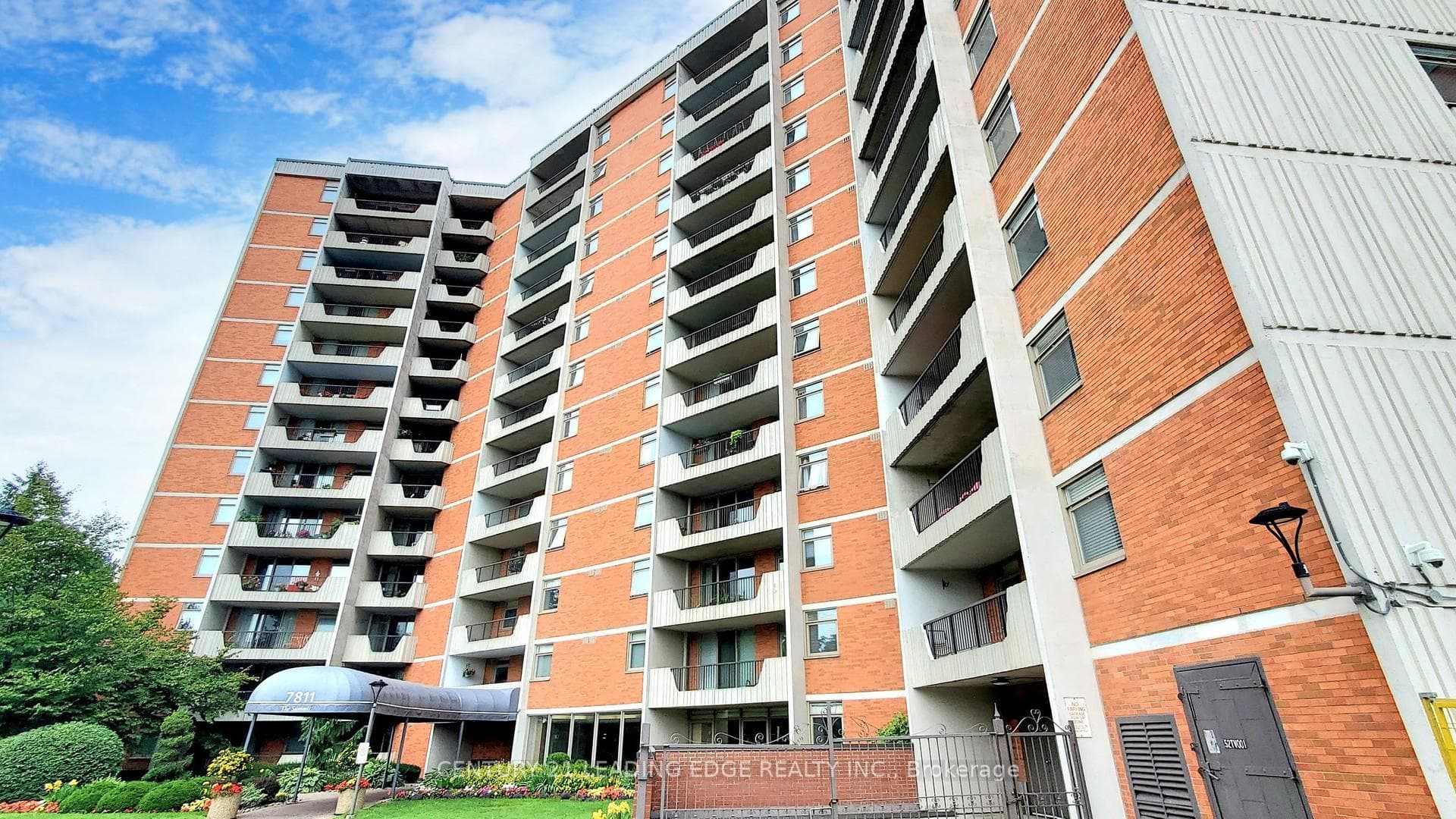 7811 Yonge Street Unit 901 photo 2