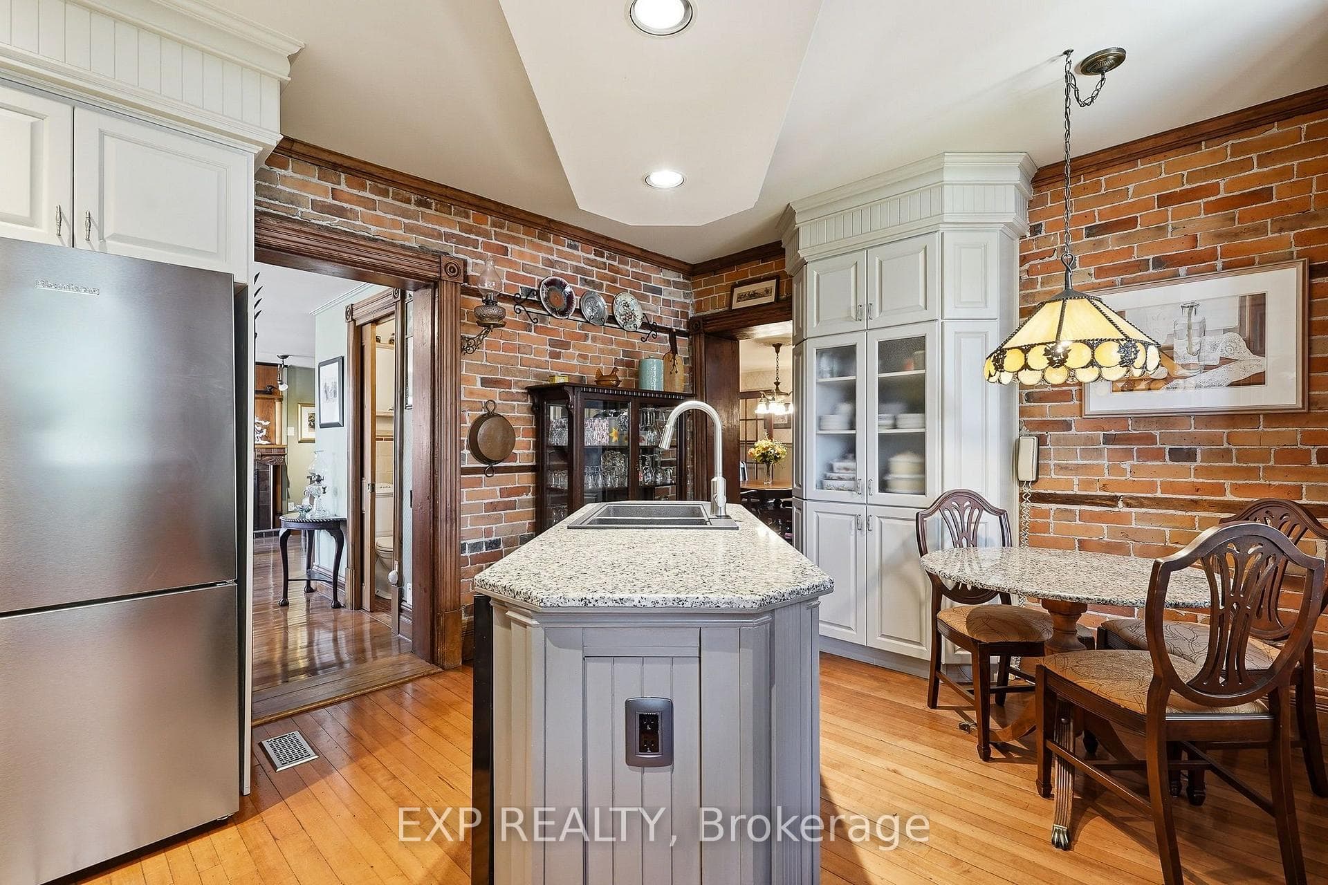 702 Dollard Street photo 11