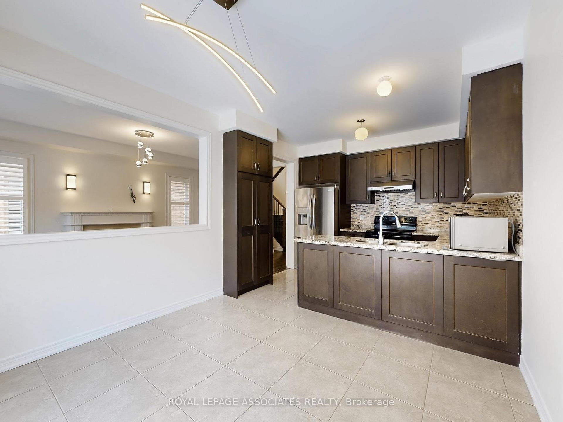 10 Lloyd Crescent photo 20